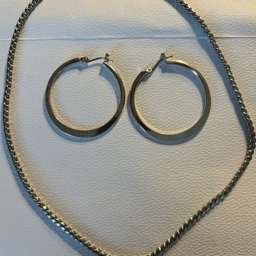 COPY - Silver choker and thick silver hoop earrings